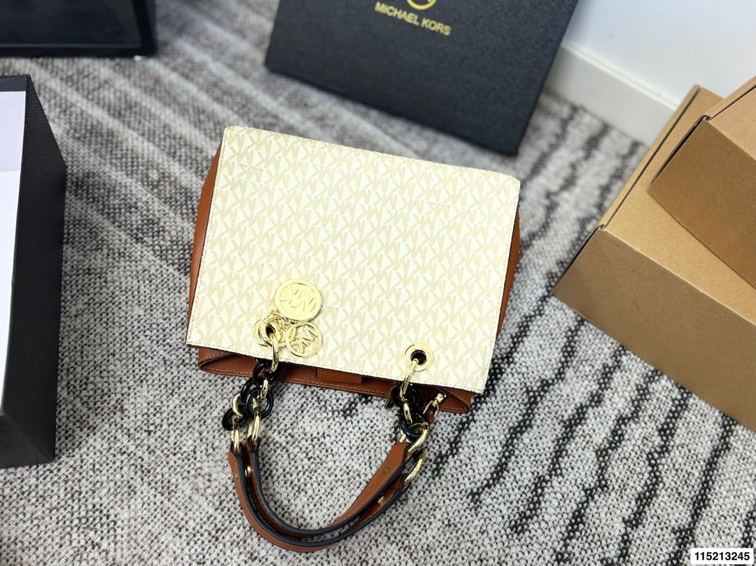 p145 配盒 尺寸25&times;19 MK 新款老花托特包购物袋托特包 标志性logo印花，🉑️手提斜挎，出行、游玩都可以带上它❗️