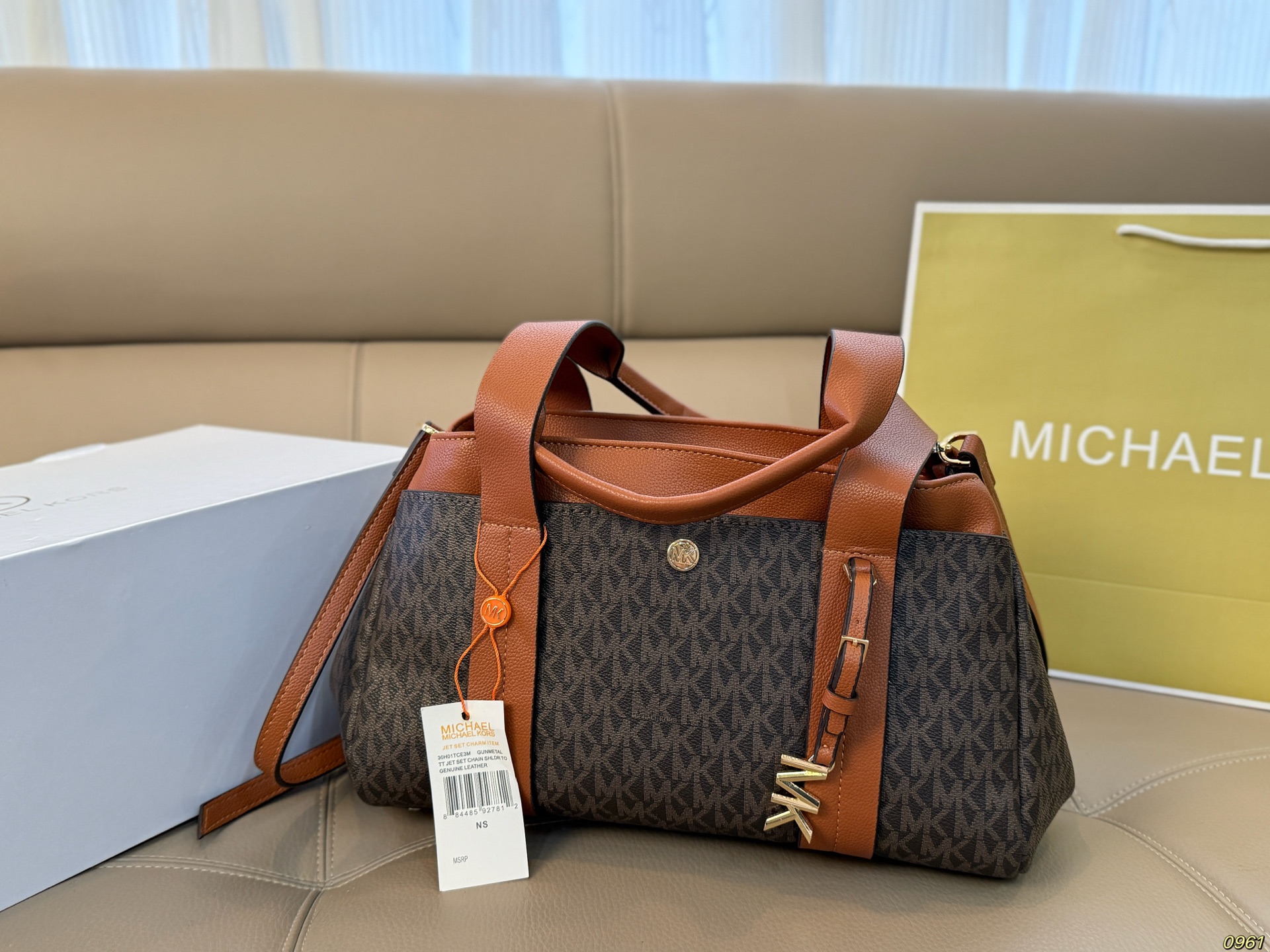 &yen;165折叠盒 MK手提包托特包 简直无法拒绝 超显气质 高级感十足 集美必入款 尺寸32 18