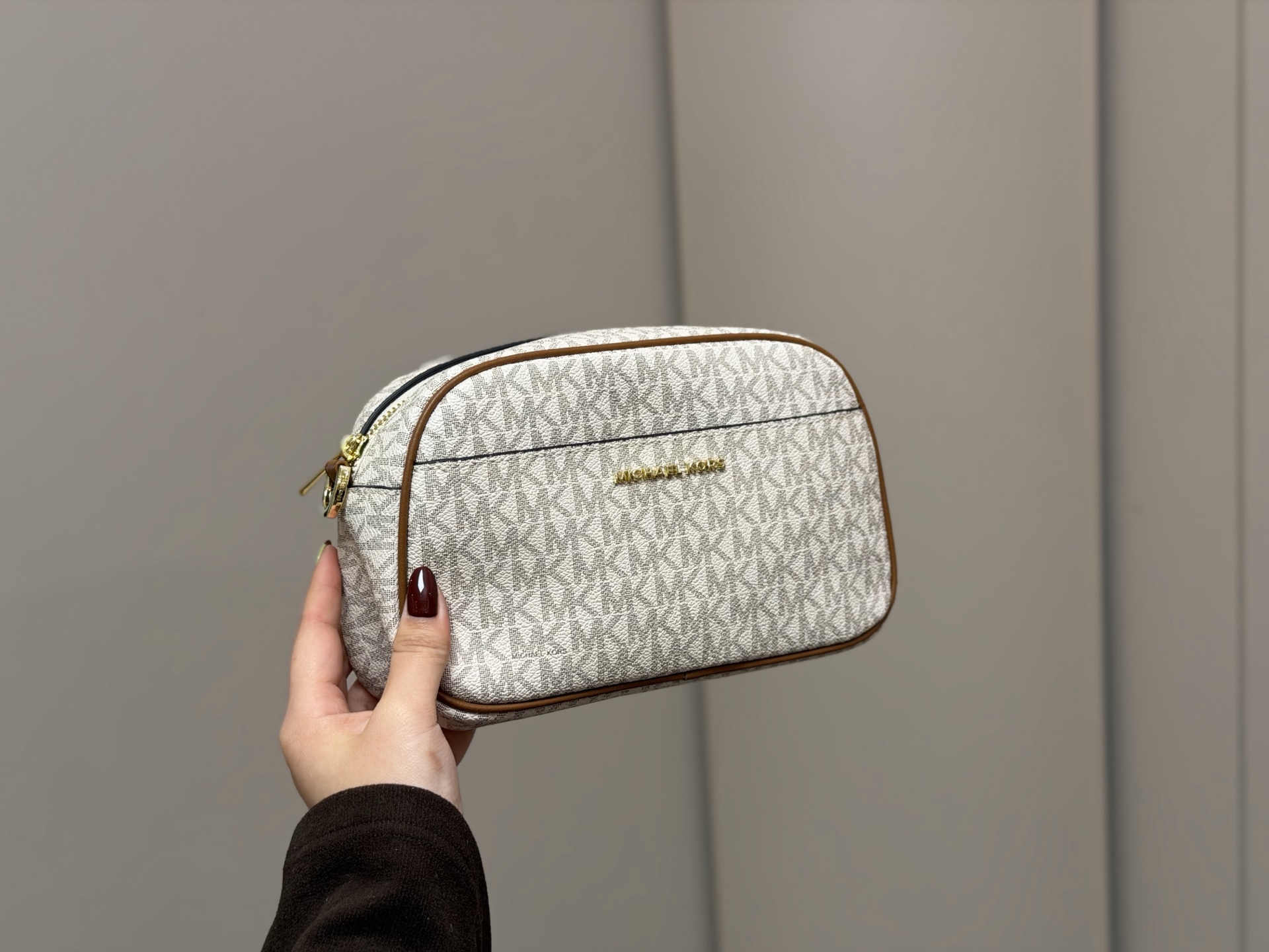 &yen;160 配礼盒 size：21*14cm mk 新品相机 你会发现它越看越好看！ 实用型 容量大