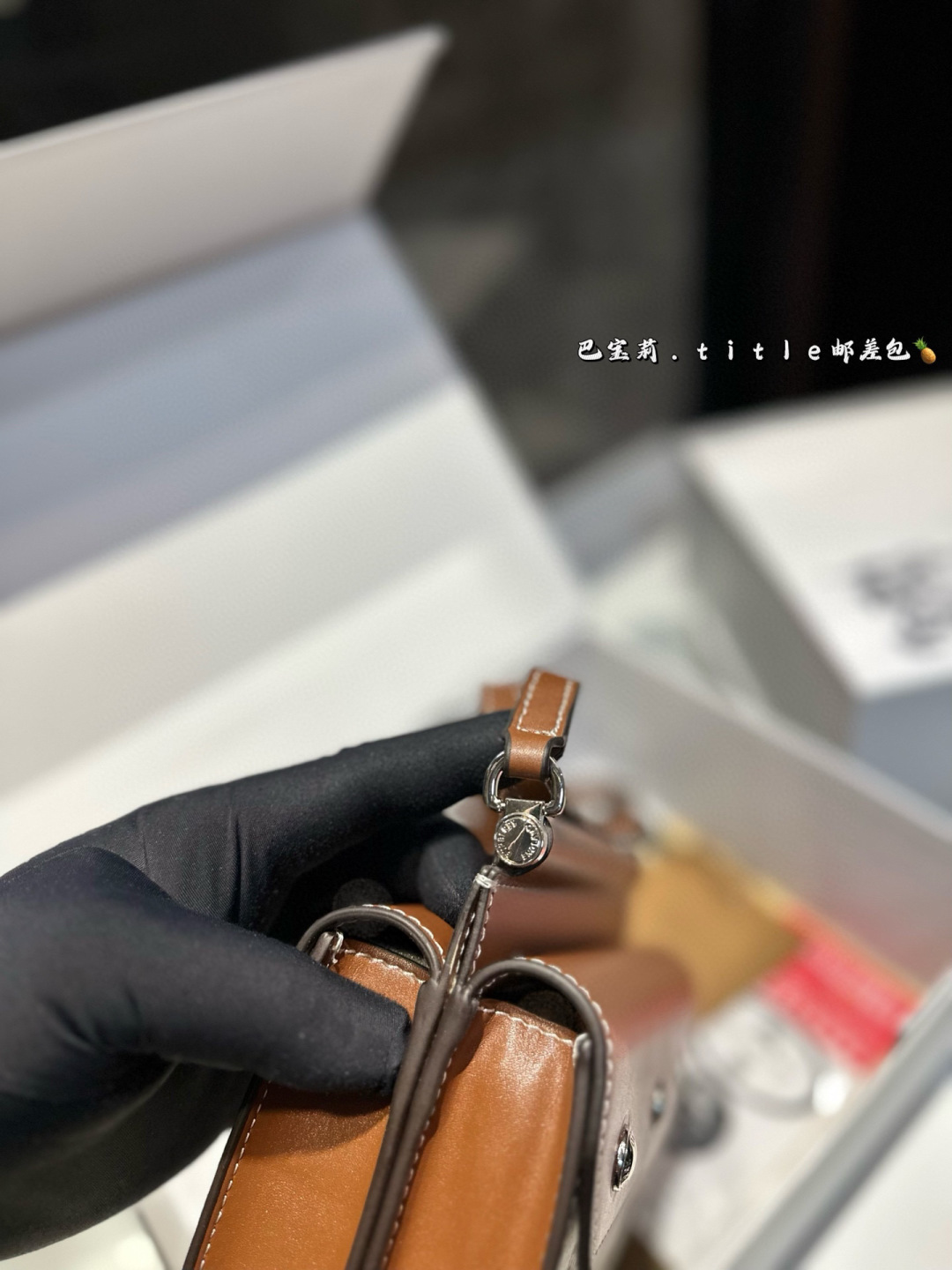 ❤️p145（礼盒包装）❤️ Burberry 巴宝莉 Title单肩斜挎mini邮差包巴宝莉最爆的邮差包 没有之一意大利产 店铺在售款 不好买最经典的配色尺寸约为：19*15