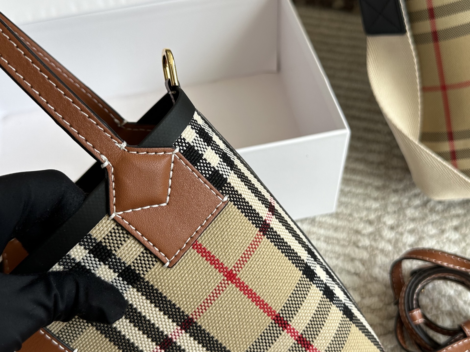 💰150 配盒 size:底宽11 上宽20高18 Bur|可爱的小 格纹水桶包/菜篮子 超级经典的小格子哦!