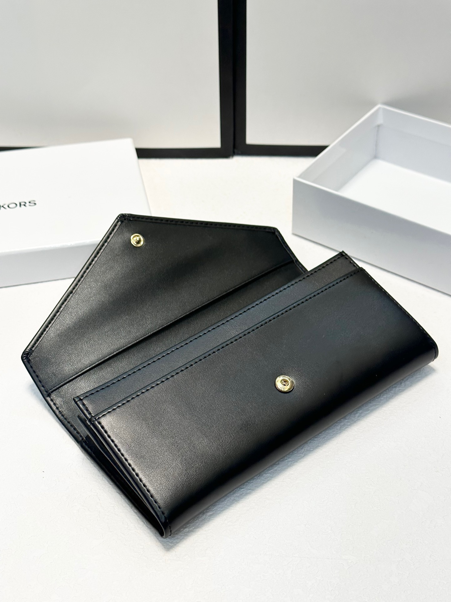 P95🎀🎀颜色 黑🎀尺寸 19x10🎀实拍MK✨优质牛皮🐂手感一流👏时尚设计💋潮版百搭,简约大方,经典永不过时💍长款钱包