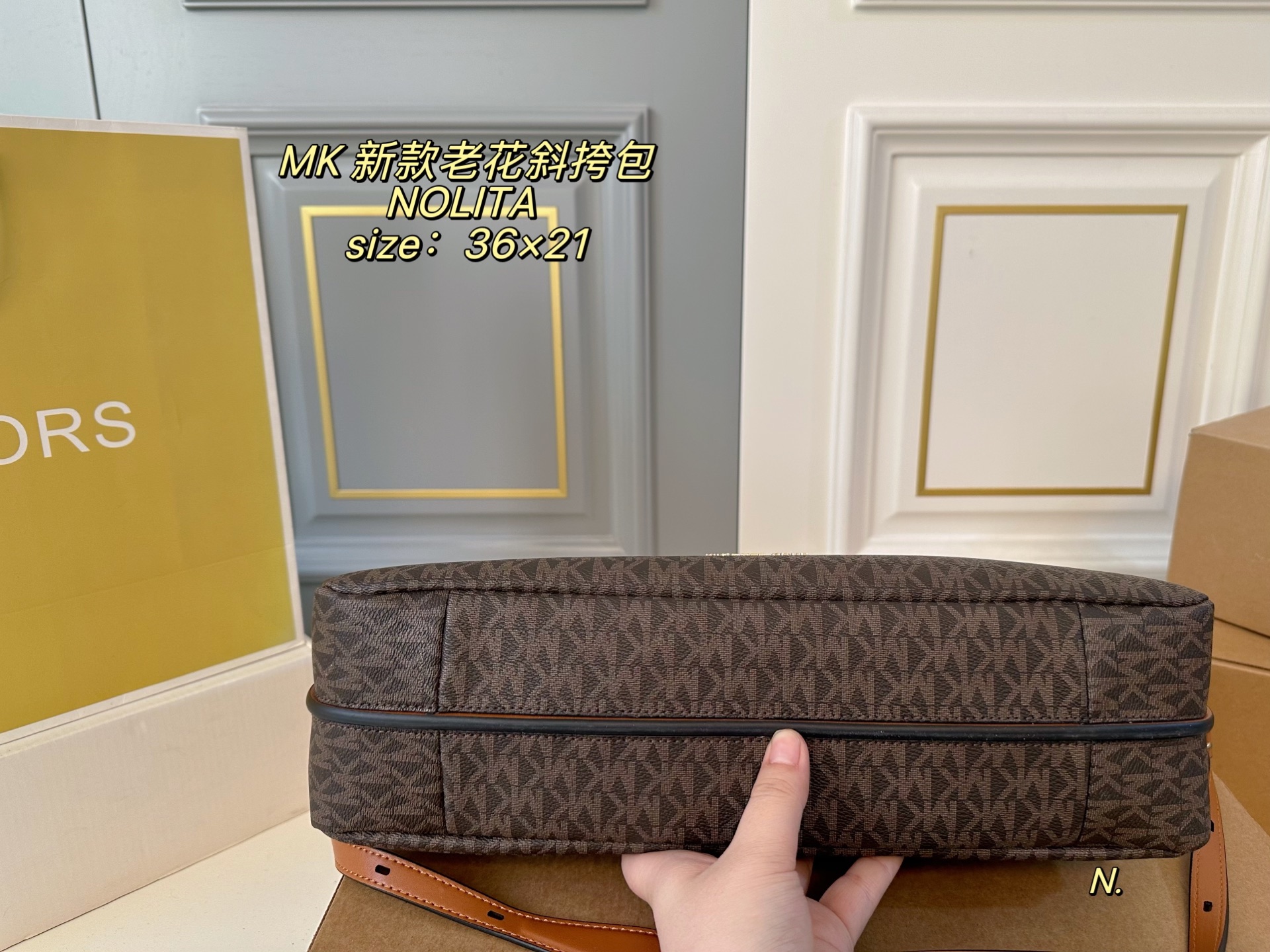 P170（配盒） size:36&times;21 MK老花新款NOLITA斜挎包🔥 简约大方，超多颜色🉑️选 肩带可调节，解锁多种背法 高级有质感，轻便实用！ 时尚与休闲无缝衔接‼️